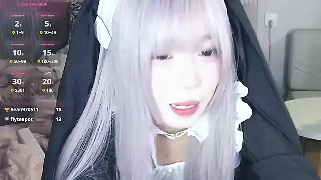 Snapshot of a5l2e0x chatting on 10/20/25, 01:33 a5l2e0x online show from 10/20/25, 01:33