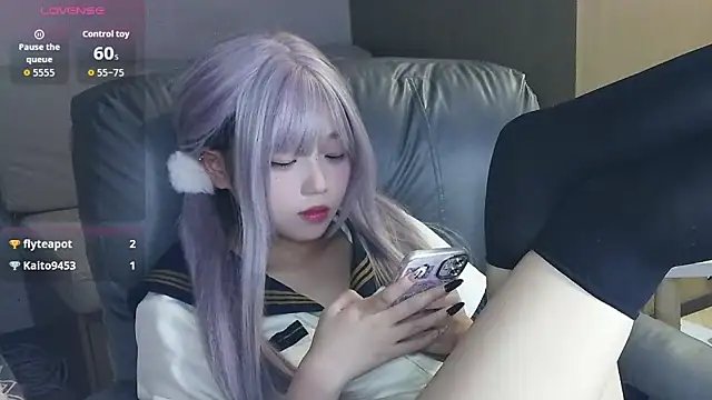 Snapshot of a5l2e0x chatting on 11/13/25, 04:17 a5l2e0x online show from 11/13/25, 04:17