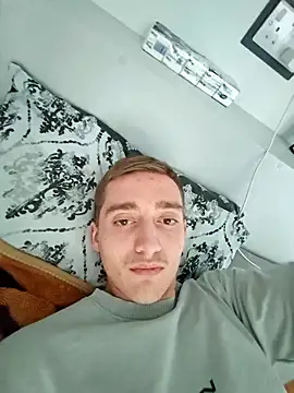 Snapshot of ASL70 chatting on 10/08/25, 01:20 ASL70 online show from 10/08/25, 01:20