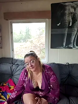 Misspapillon1840 online show from 11/06/25, 09:21