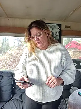 Misspapillon1840 online show from 11/16/25, 08:53