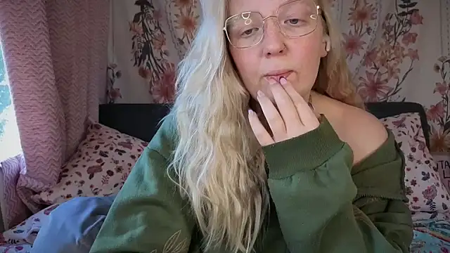 Daisyxoxo  online show from 09/25/25, 08:29