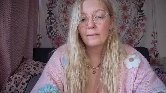 Daisyxoxo  online show from 09/26/25, 08:40