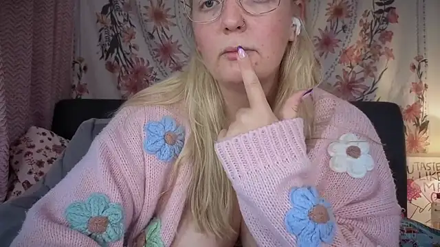 Daisyxoxo  online show from 10/03/25, 08:33