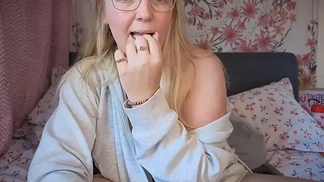 Daisyxoxo  online show from 11/16/25, 10:54