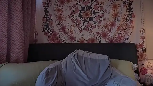 Daisyxoxo  online show from 03/13/26, 10:00