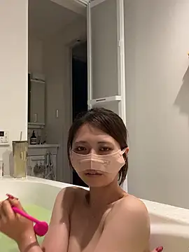 Snapshot of misa_mo chatting on 12/15/25, 12:42 misa mo online show from 12/15/25, 12:42