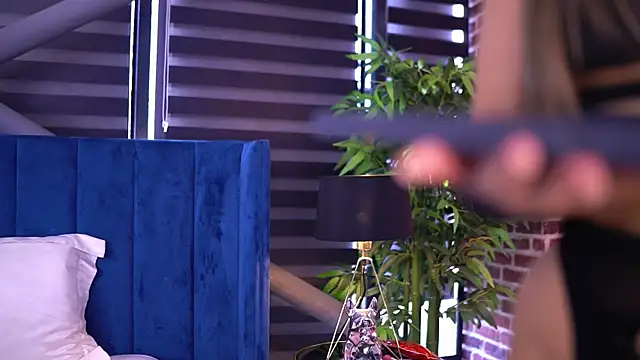 MillaSerene online show from 10/10/25, 06:34