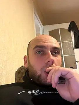 Snapshot of LuckyGirlfriends chatting on 10/29/25, 07:04 LuckyGirlfriends online show from 10/29/25, 07:04