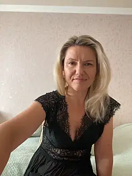 AliceSwan4011 online show from 09/13/25, 01:44