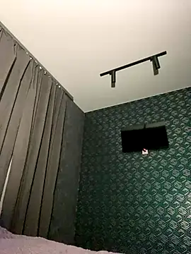 FavoriteKira online show from 11/11/25, 09:26