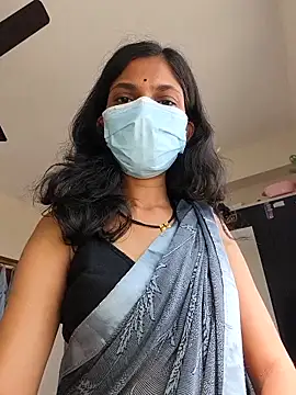 Shivani2002 online show from 05/18/26, 04:07