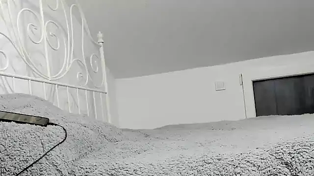 alesquirt33 online show from 04/13/26, 06:08