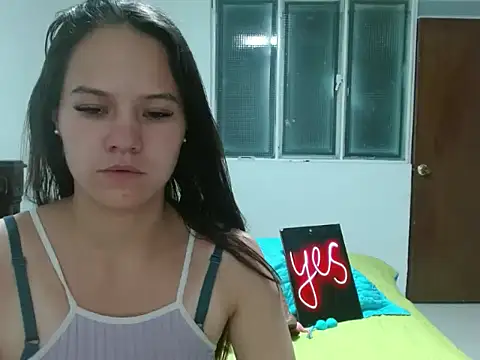 Snapshot of yarafuckass chatting on 04/15/26, 02:51 yarafuckass online show from 04/15/26, 02:51