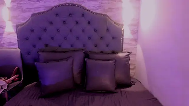 ValeriaJulio  online show from 10/05/25, 12:36