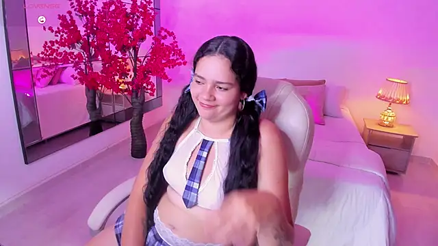 karlie small online show from 04/17/26, 07:39