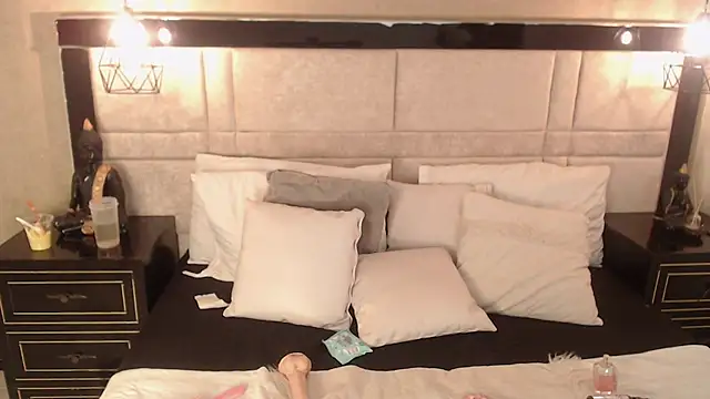 OliviaGarciaa online show from 10/06/25, 07:33