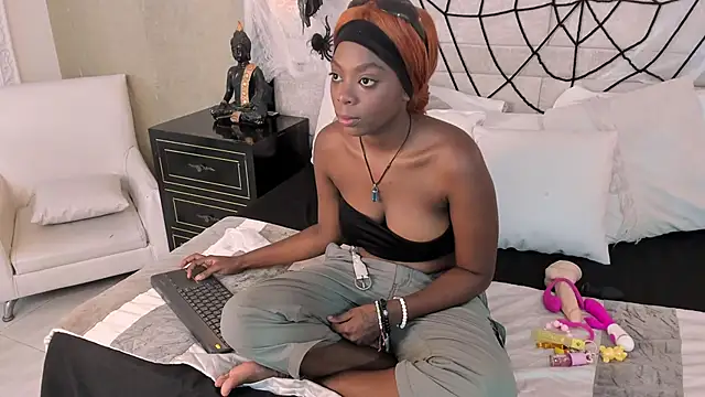 OliviaGarciaa online show from 10/12/25, 08:30