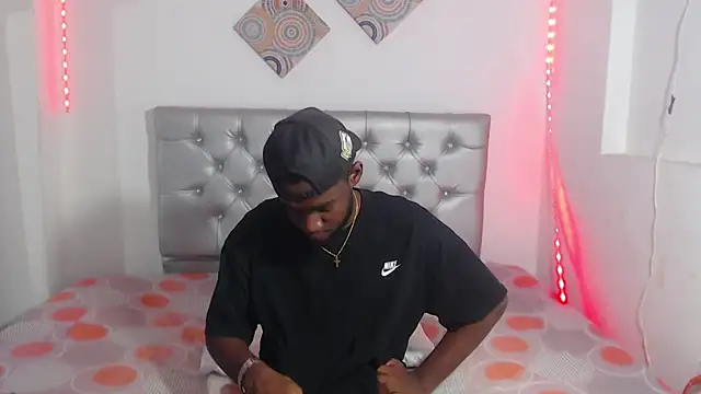 eebony stallion online show from 12/04/25, 06:49