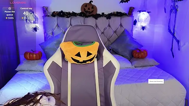 lila min online show from 10/21/25, 01:56