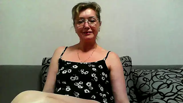 IrynaMolbertx online show from 10/16/25, 06:31