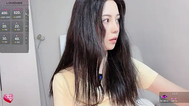 Snapshot of Amy-i chatting on 05/27/26, 01:30 Amy-i online show from 05/27/26, 01:30