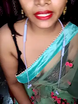 Snapshot of reena502 chatting on 10/02/25, 05:31 reena502 online show from 10/02/25, 05:31