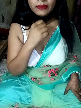 Snapshot of reena502 chatting on 10/12/25, 05:34 reena502 online show from 10/12/25, 05:34