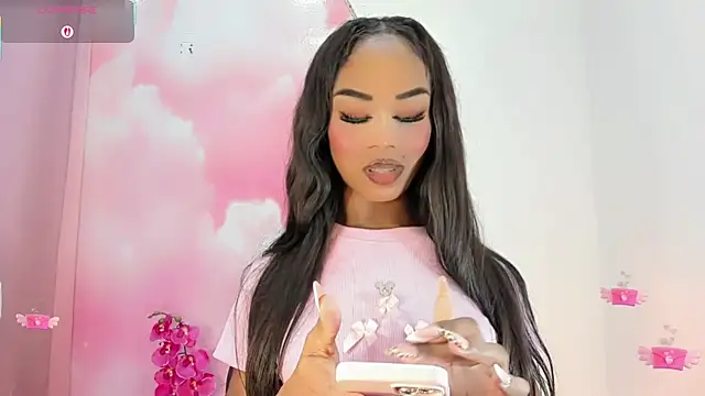 Snapshot of DarliingSweet chatting on 12/21/25, 01:07 DarliingSweet online show from 12/21/25, 01:07