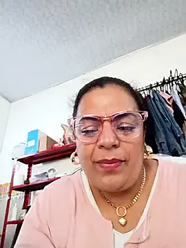 Mia-Glow online show from 10/01/25, 02:01