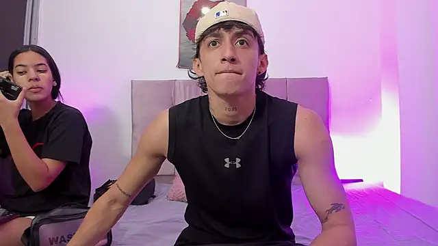 Snapshot of AndretiiAndCamila chatting on 09/16/25, 12:39 AndretiiAndCamila online show from 09/16/25, 12:39