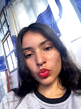 Snapshot of hotwife26 chatting on 09/19/25, 04:29 hotwife26 online show from 09/19/25, 04:29