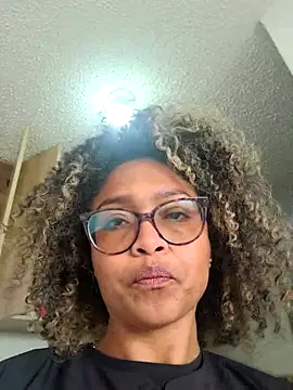 BiiancaEstradaa online show from 09/28/25, 06:02