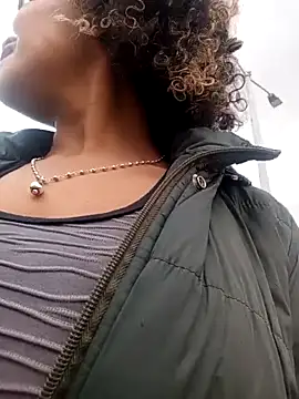 BiiancaEstradaa online show from 10/10/25, 03:22