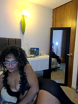 Snapshot of BiiancaEstradaa chatting on 06/14/26, 12:30 BiiancaEstradaa online show from 06/14/26, 12:30