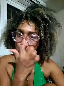 Snapshot of BiiancaEstradaa chatting on 06/21/26, 03:09 BiiancaEstradaa online show from 06/21/26, 03:09