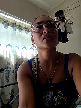 Snapshot of BiiancaEstradaa chatting on 06/21/26, 03:25 BiiancaEstradaa online show from 06/21/26, 03:25