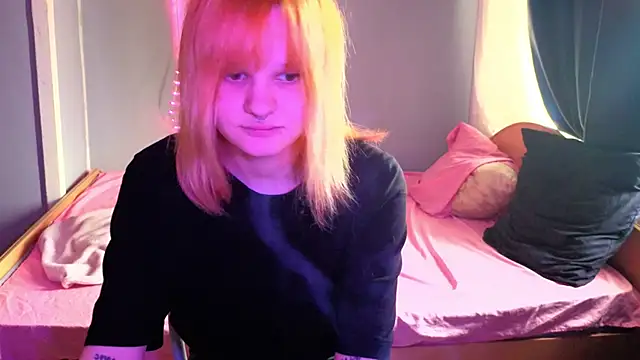 Snapshot of Elieiza_xo chatting on 05/05/26, 09:28 Elieiza xo online show from 05/05/26, 09:28