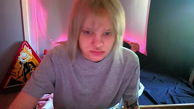 Snapshot of Elieiza_xo chatting on 05/17/26, 09:06 Elieiza xo online show from 05/17/26, 09:06