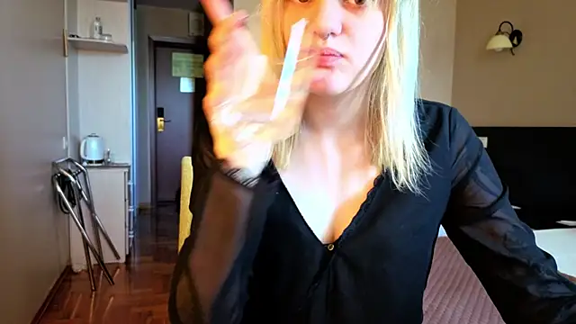 Snapshot of Elieiza_xo chatting on 06/01/26, 08:38 Elieiza xo online show from 06/01/26, 08:38