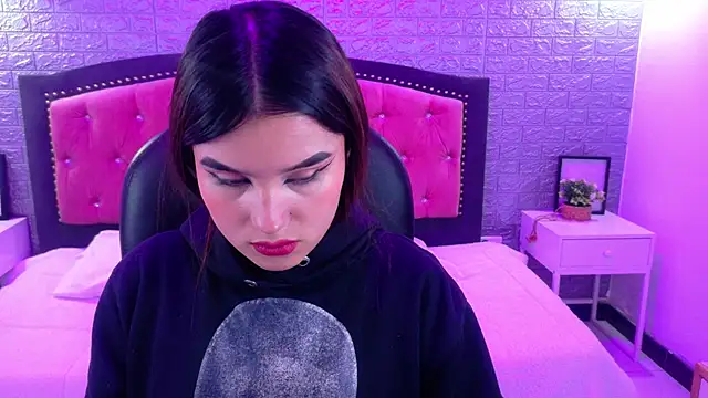 Natalie loffreda online show from 11/28/25, 03:09