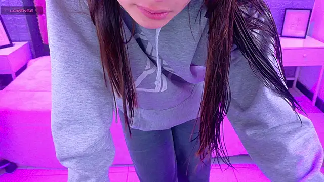 Natalie loffreda online show from 12/16/25, 03:22