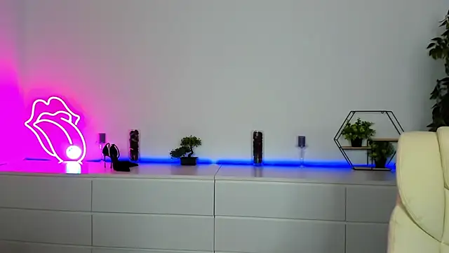 Anna Snows online show from 11/28/25, 06:38