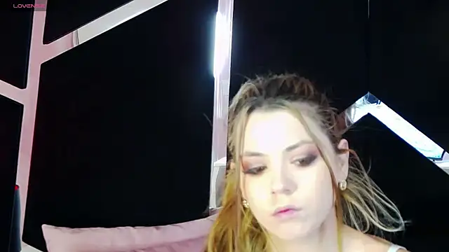 Breezelle online show from 09/27/25, 04:06