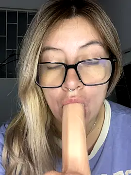 Blair Bunnyy online show from 10/25/25, 04:31