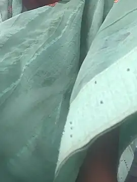 Snapshot of cut_renukadevi chatting on 11/06/25, 07:09 cut renukadevi online show from 11/06/25, 07:09