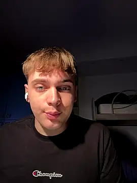 Snapshot of Fappatore_Nato05 chatting on 10/11/25, 01:05 Fappatore Nato05 online show from 10/11/25, 01:05