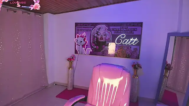Snapshot of catt_monroe chatting on 06/19/26, 03:05 catt monroe online show from 06/19/26, 03:05