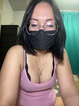 melyiaaa online show from 12/22/25, 02:47