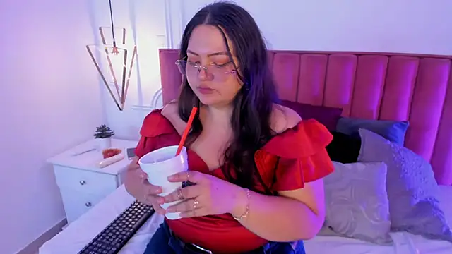 Tessa Sinclaire online show from 10/06/25, 11:24